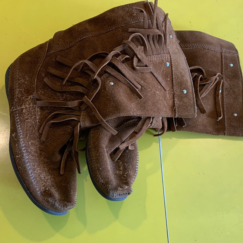 Minnetonka Brown Fringe Moccasins
